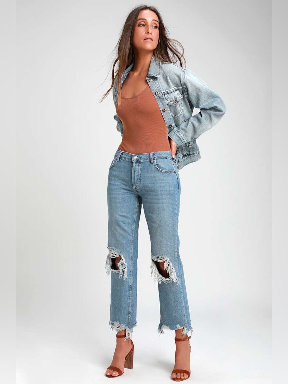 👖✨Free People We The Free Maggie Light Wash Mid-Rise Distressed–Size 28 | GUC✨👖